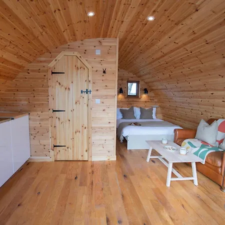 Deluxe Scandi Glamping Pod - Comfort